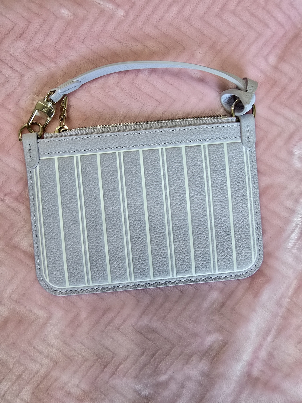 Louis Vuitton Pale Pink Leather Logo Wristlet with Cream Trim - Picture 3 of 10